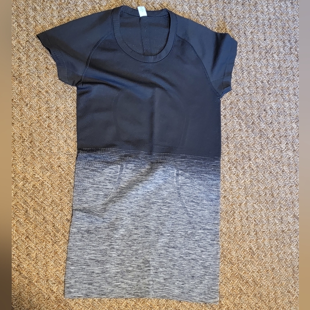 Really cute Lululemon swiftly size 4